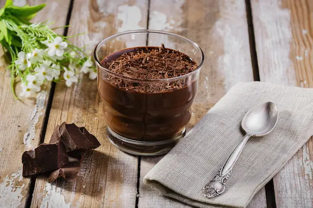 Are you interested in learning how to make chocolate mousse? Get this free chocolate mousse recipe and prepare this dessert with ease..